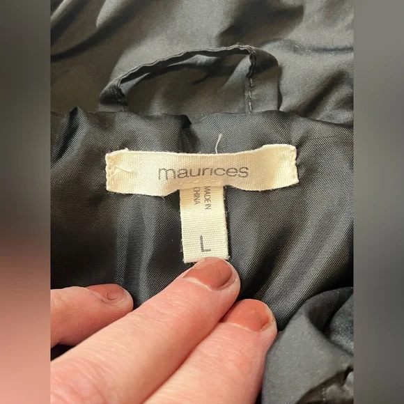 Maurices Women’s Black and White Plaid Quilted Vest with Pockets Size Large - Picture 6 of 15